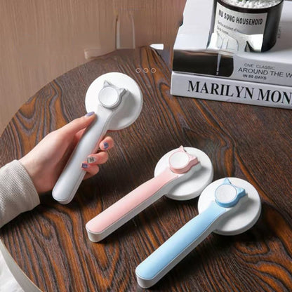 Selbstreinigende Katzenbürste